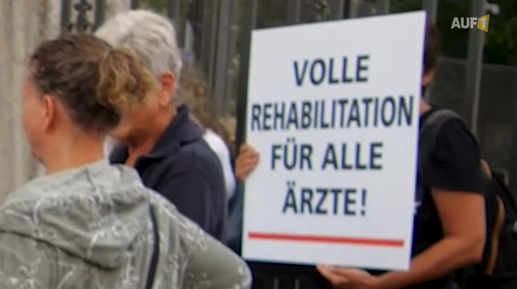 Weißkittel-Demo gegen Verfolgung von Ärzten